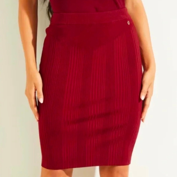 NWT GUESS ES ALCOSTA RIB MAPPED SKIRT BEET JUICE RED - Picture 1 of 8